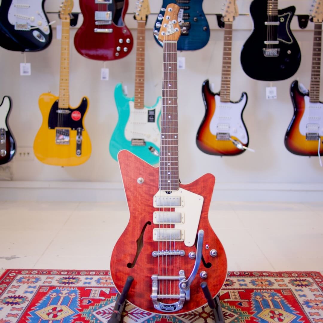 BYRONMUSICCON906WEAVEASTERIAREDBIGSBY 1 Byron Music