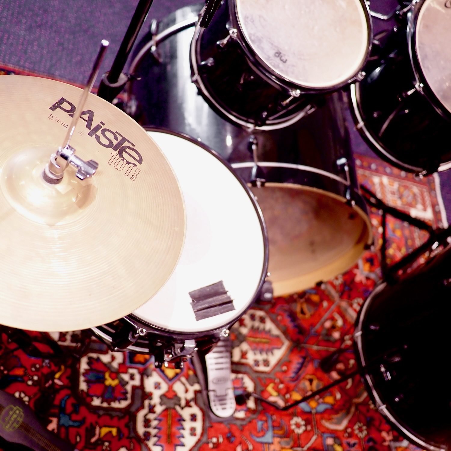 PDP Mainstage 5 piece Kit Black Sparkle with Black Hardware + Paiste 101 Ride & Hi Hats(Pre-Loved) - Image 5