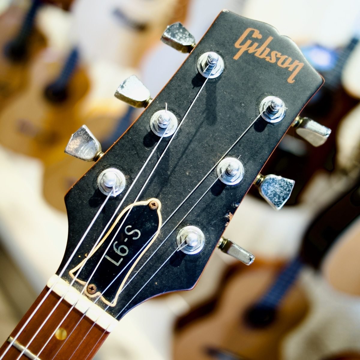 Pre-Loved Gibson L6-S Custom 1977 Electric Guitar in Hardcase - Image 10