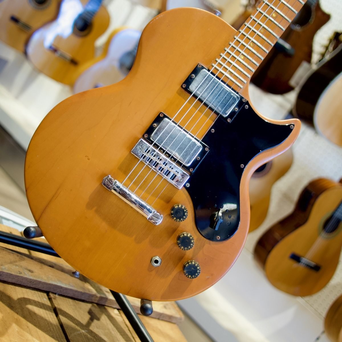 Pre-Loved Gibson L6-S Custom 1977 Electric Guitar in Hardcase - Image 11