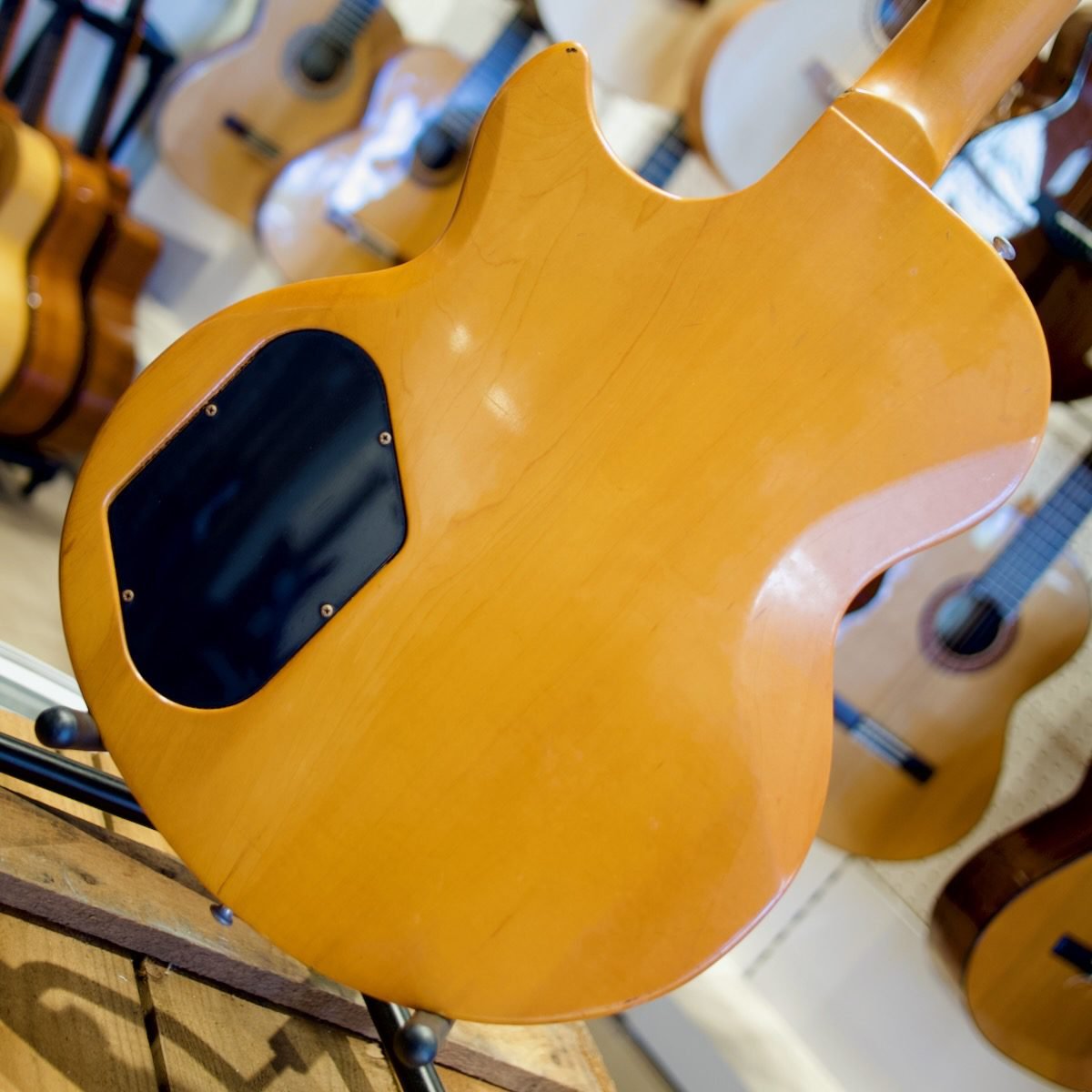 Pre-Loved Gibson L6-S Custom 1977 Electric Guitar in Hardcase - Image 12