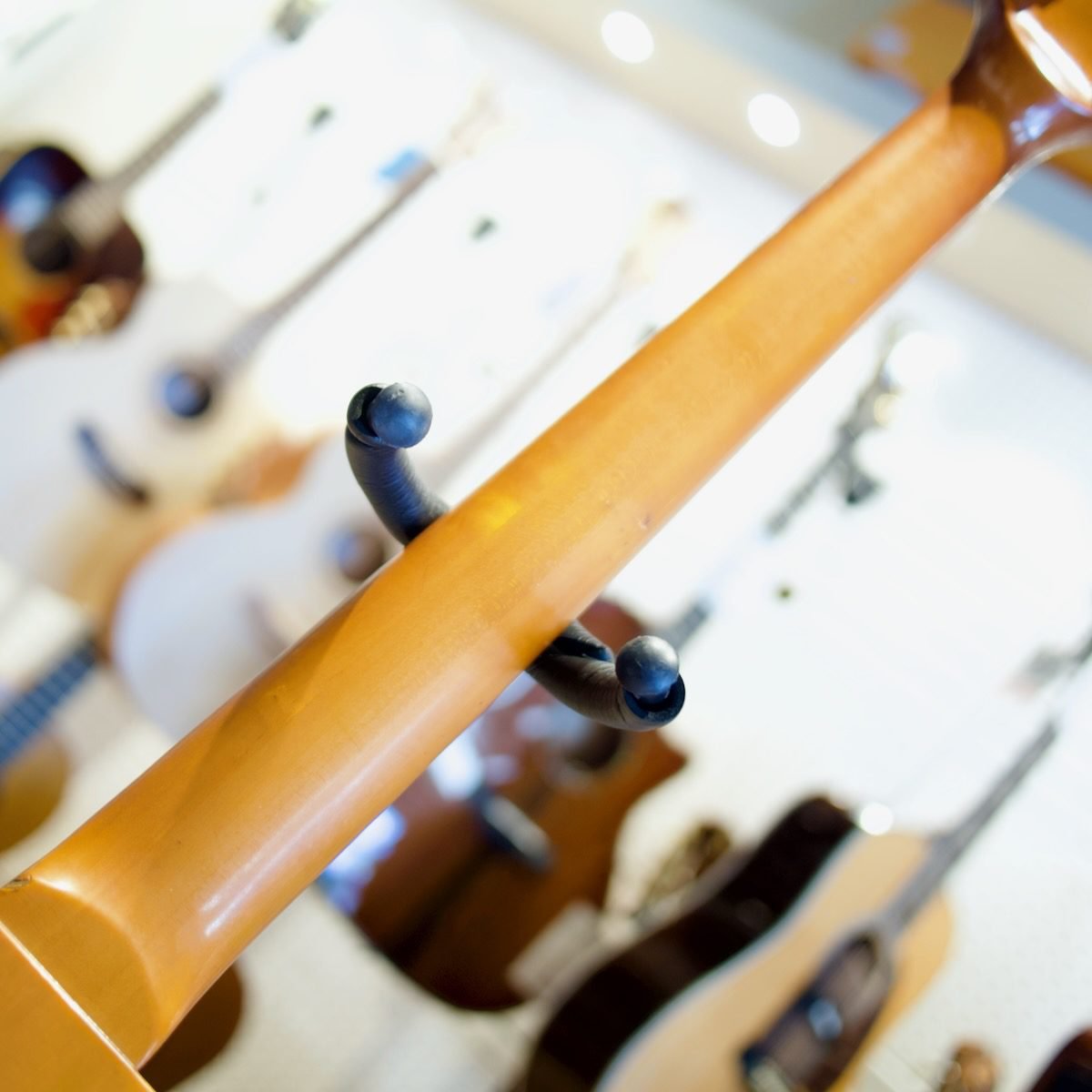 Pre-Loved Gibson L6-S Custom 1977 Electric Guitar in Hardcase - Image 13