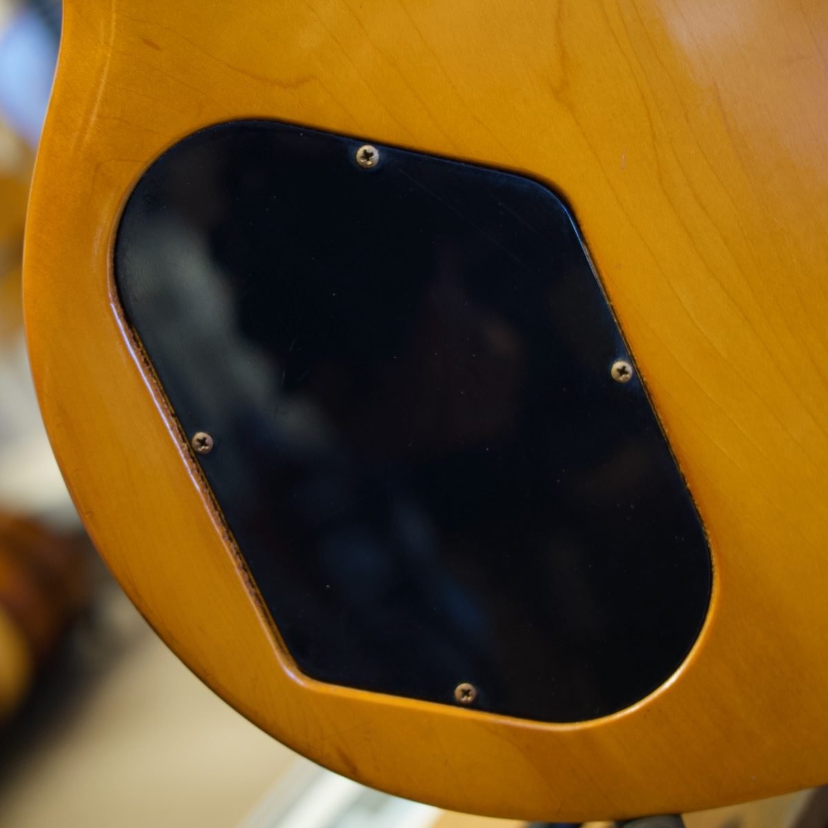 Pre-Loved Gibson L6-S Custom 1977 Electric Guitar in Hardcase - Image 15