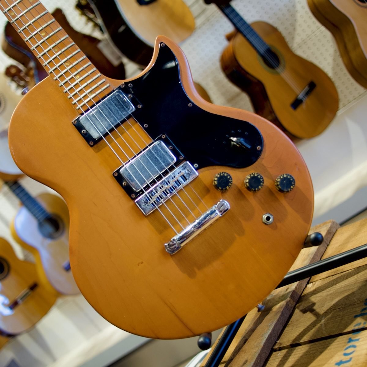 Pre-Loved Gibson L6-S Custom 1977 Electric Guitar in Hardcase - Image 5