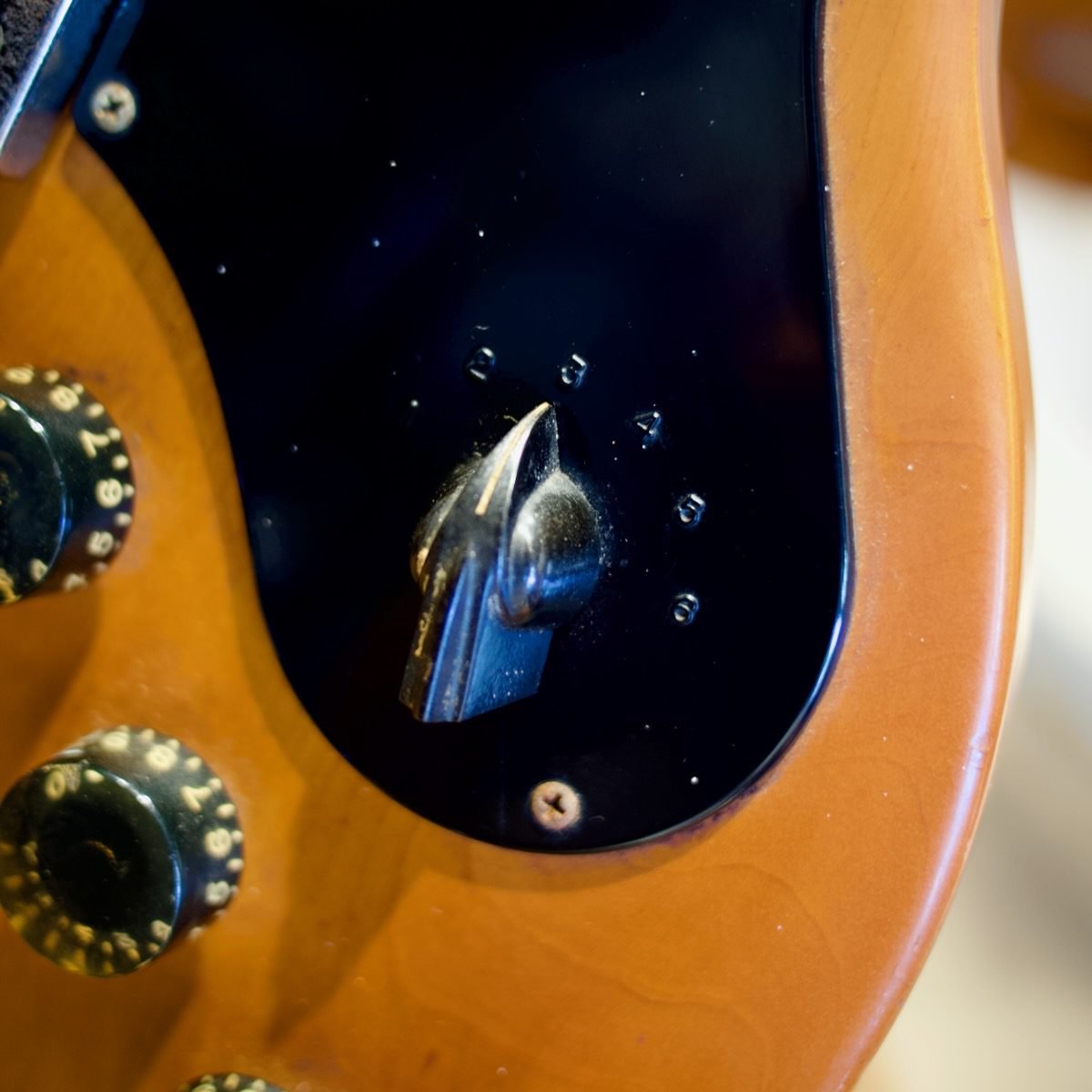 Pre-Loved Gibson L6-S Custom 1977 Electric Guitar in Hardcase - Image 8