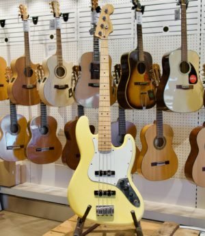 Pre Loved Fender Player Jazz Bass MIM Buttercream With Gig bag