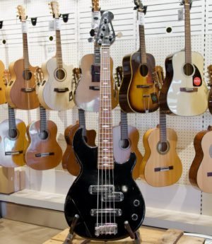 Pre Loved Yamaha BB415 5 String Bass Guitar Black Pearl