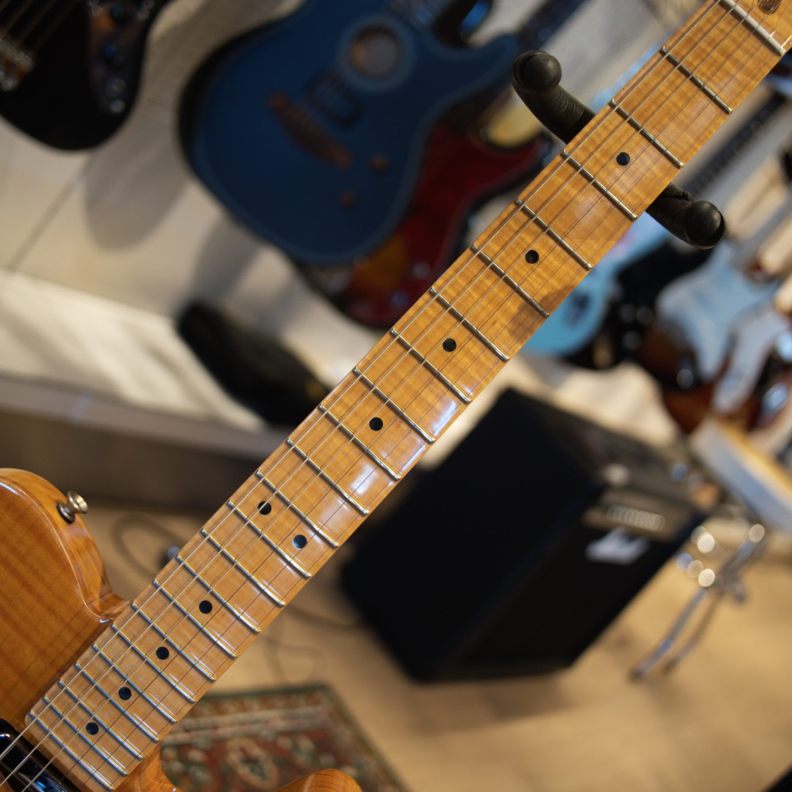 Fender Select Series Telecaster Carved Maple Top - Amber - Image 4